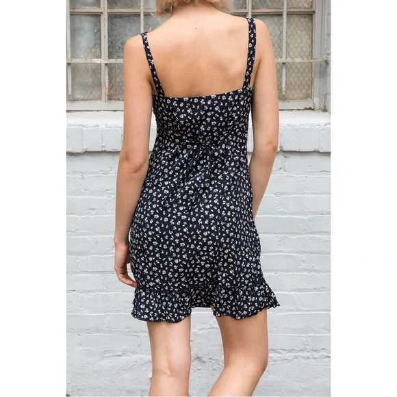 Brandy Melville Colleen Dress - Picture 4 of 5